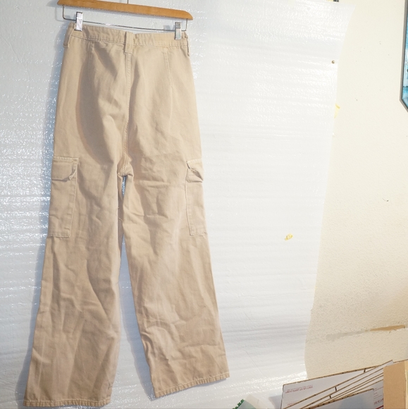 Zara High Rise Straight Cargo Cream pants - Picture 3 of 5